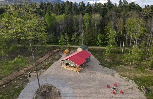 Raspberry cottage-w/sauna and EV charger minutes from Whiteface and Lake Placid