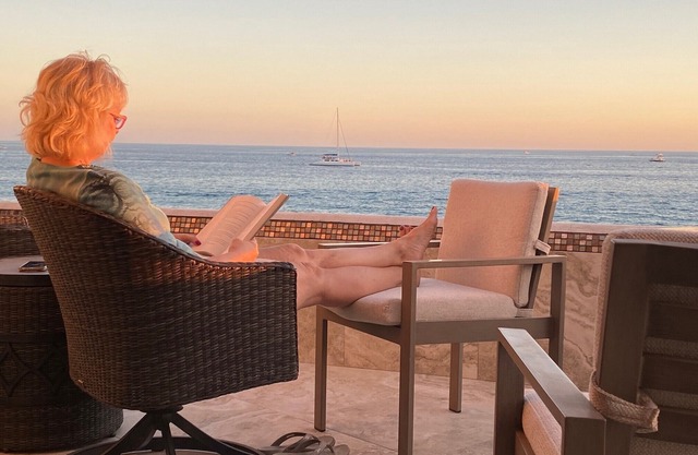 2 Schlafzimmer w / Sleeper, Terrasse am Strand mit Meerblick, neu renoviert!