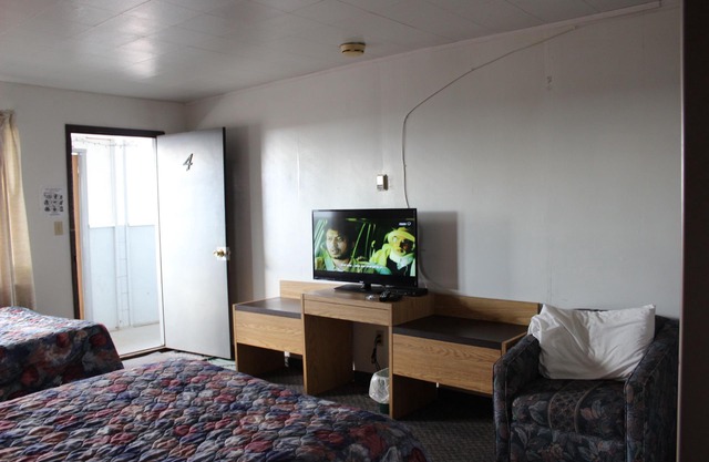 Raval Paradise Motel & RV Park