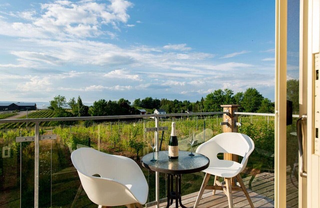 Raven Hill Vineyard Cottage
