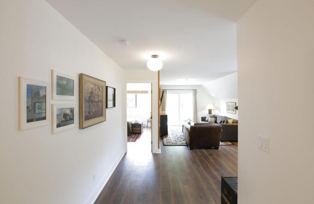 Raven Lady #201- Ucluelet Sleeps 6 Pet Friendly