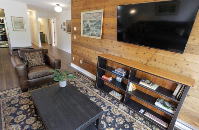 Raven Lady Suite 201 - Centrally located in Ucluelet