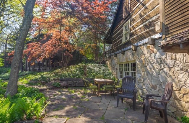 Raven's View Retreat - 1830s Cabin Overlooking Missouri River - 5 bed/3.5 bath