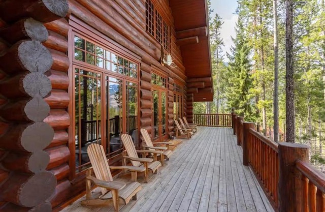 Ravenwood Cabin by StayIn