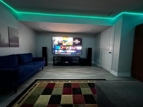 Ravine Retreat - 3RM Suite, 2BD, 1 WR, Pool, Sauna