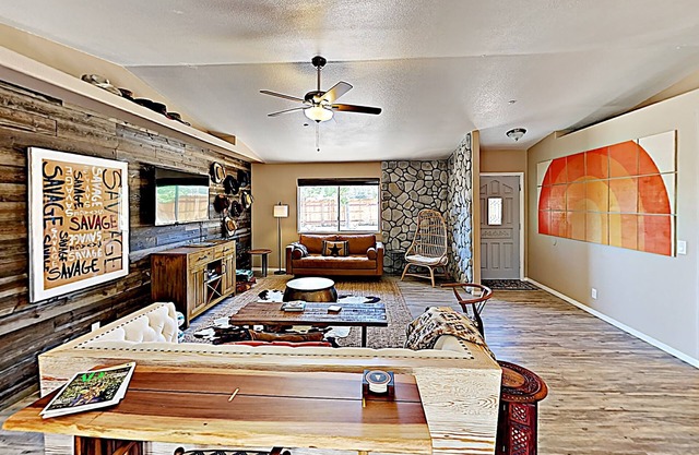 Rawhide Ranch - Walk To Pappy And Harriet's With Hot Tub! 3 Bedroom Home by RedAwning