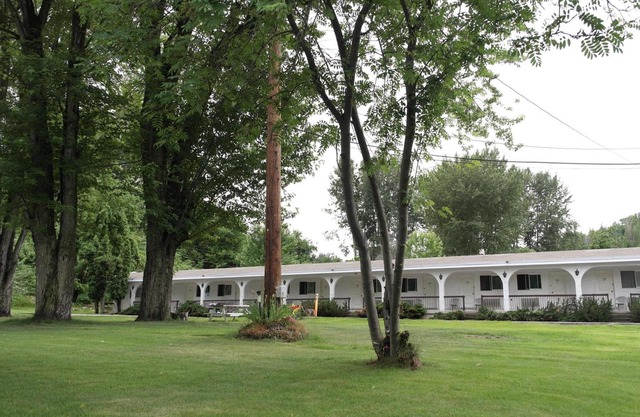 Ray Lyn Motel