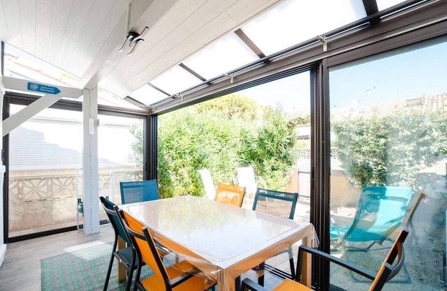RB13-2 2-Zimmer-Ferienhaus klimatisiert mit Mezzanine , WLAN und Terrasse Gruissan les Ayguades
