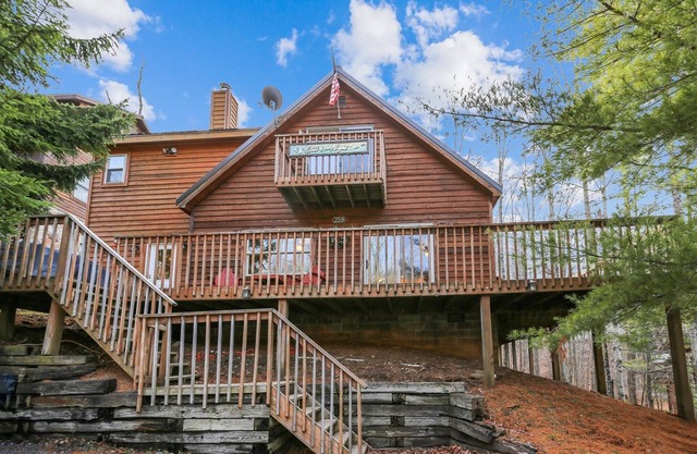 Recently rejuvenated Timberline ski area home. Welcome to Still of the Night!