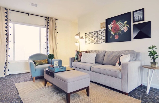 Recently remodeled 2-br in central Hillcrest
