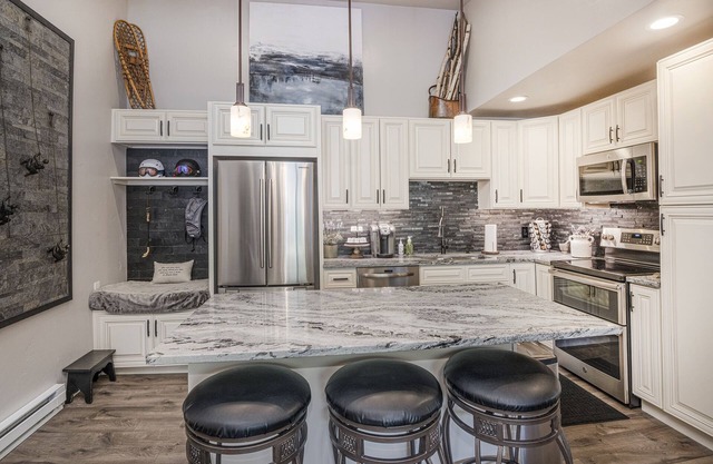 Recently remodeled ski condo--Directly adjacent to the Beaver Creek Shuttle Bus!
