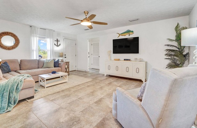 Recently Remodeled, Enclosed Yard, Outdoor Kitchen