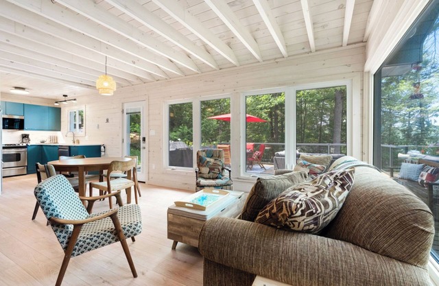 Recently Reno'd Cottage At Pristine Big Gull Lake!