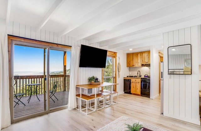 Gemütliche Wohnung mit einem gemeinsamen Whirlpool, einer Terrasse und Ski-in / Ski-out-Zugang