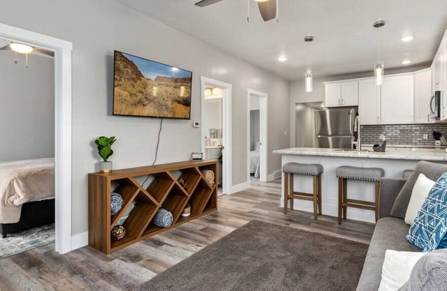Recently Renovated 2 Bed, Clean and COZY Home.