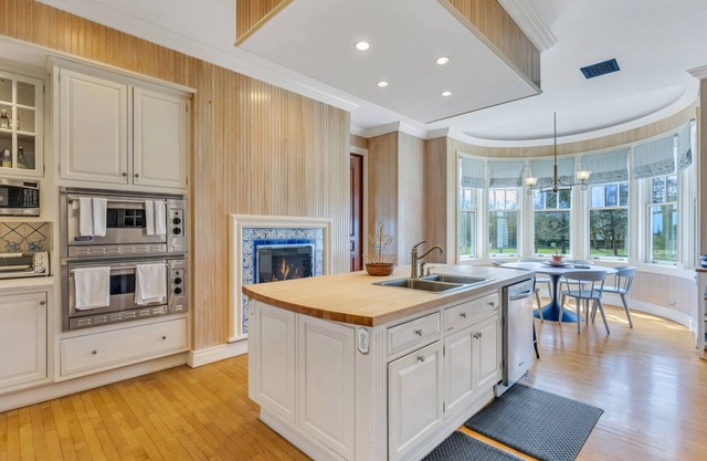 Recently Renovated and Re-Designed Vineyard Mansion Located on the 205 acre.