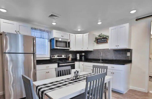 Recently Renovated Apartment in Bethel, minutes from I-78