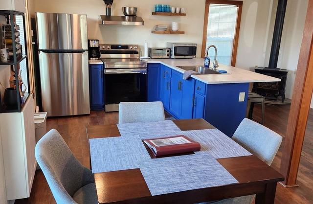 Recently Renovated Cottage Located 2 Blocks From Ocean & Coastal Trails