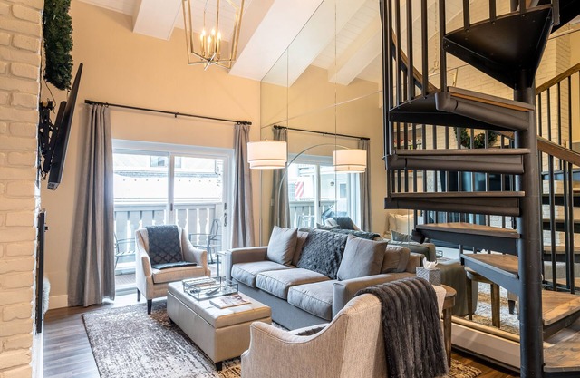 2 Schlafzimmer, 2 Bäder + Loft Vail Village Condo!