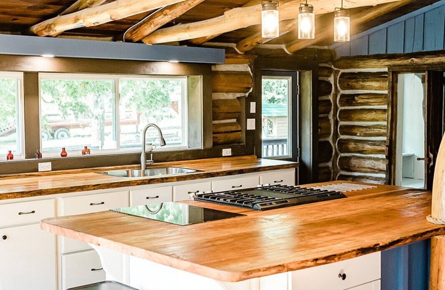 Recently renovated mountaintop cabin!