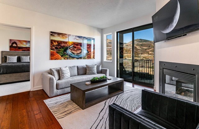 Recently Renovated, Quiet & Spotless 2 BDRM Condo!