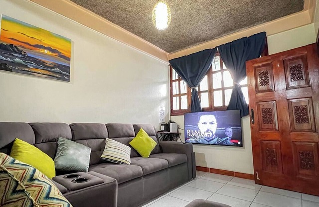 Recently renovated 4 bedroom house San Salvador