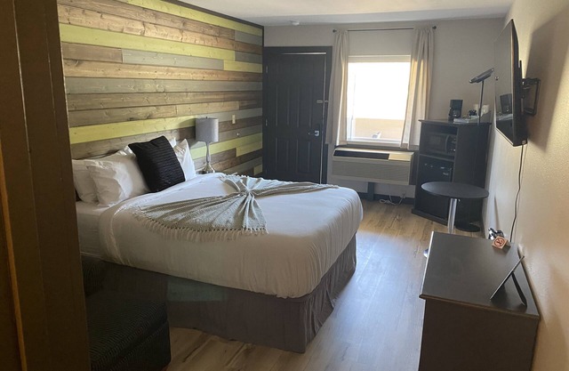 Recently Renovated and Now Open For You To Stay!! Close to the Water