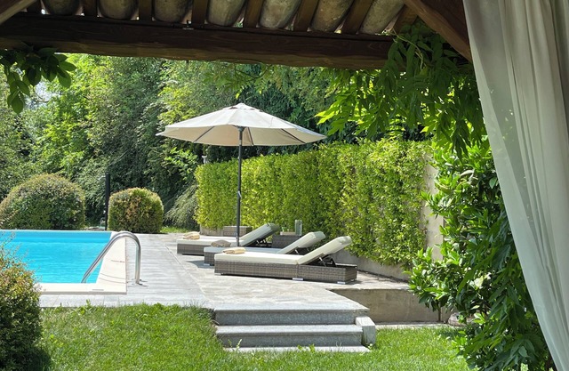 Recently Tastefully Renovated Luxury Country House with Stunning Views