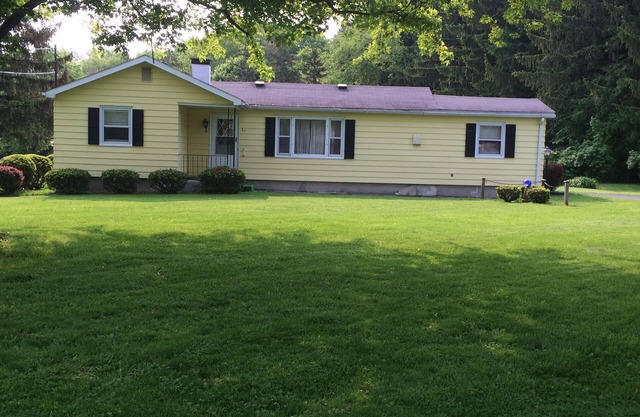 Kürzlich aktualisierte Ranch im Dorf Clifton Springs, NY
