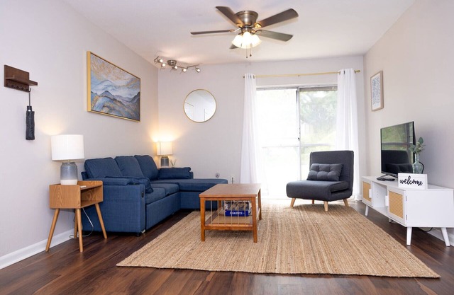 Walk to hospitals, minutes from UF!