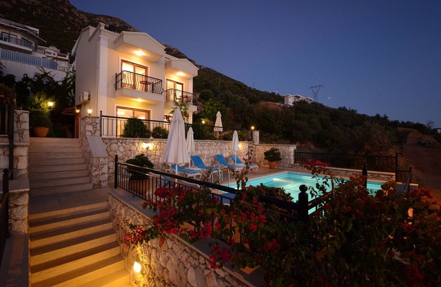 Luxus stilvolle Villa mit eigenem beheiztem Pool und herrlichem Blick auf die Bucht von Kalkan