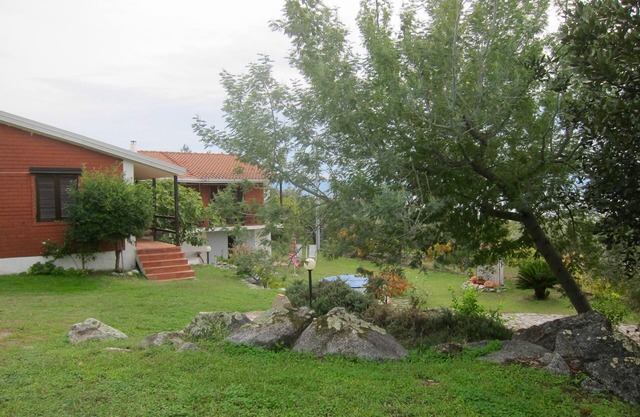 Tanken Sie Kraft in der Natur - abgelegene Villa mit grossem Garten am Meer