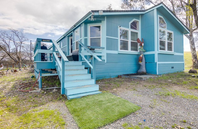 Red Bluff Home w/ Laptop-Friendly Workspace!