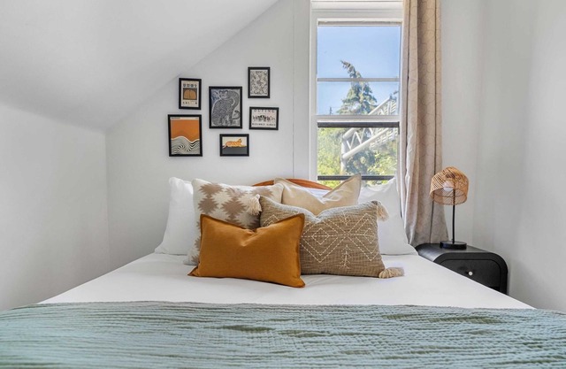 Red Brick Haven | Cozy Retreat | Steps to Dinosaur