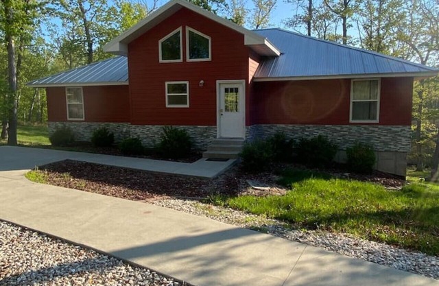 Red Cabin Sleep 16 Bachelor/Bachelorette Parties Welcome!