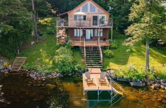Red Cedar Haven | Lakefront Dock Kayaks