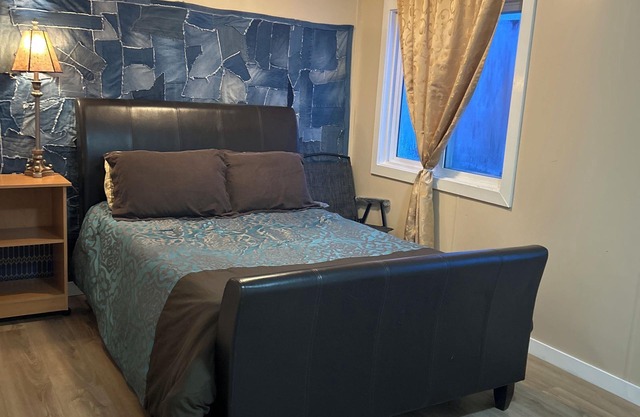 Red Deer Entire Home Away from Home 2Beds 1Bath