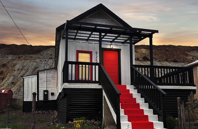 Red Door Bungalow Bisbee / Mountain Views Stay