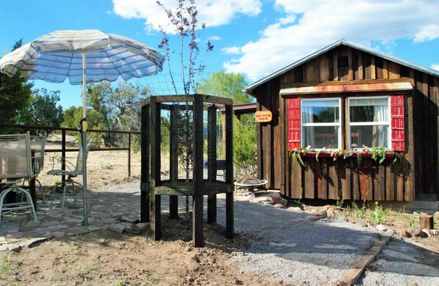 Rote Tür-Kabine in Cruzville