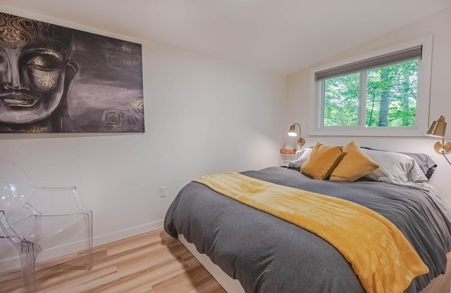 Red Fox - 2 Bedroom Vibrant Cottage