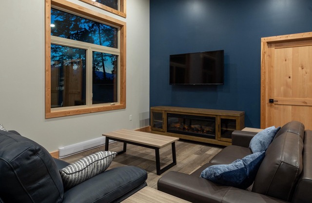 Red Fox Lodge, 2 bedroom, 2 bathroom with Hot Tub