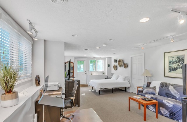 Red Fox Run Hideaway (1-Bedroom Apartment) by RedAwning