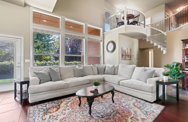Red Hills Large Meridian Home Sleeps 16+ Theatre Room!