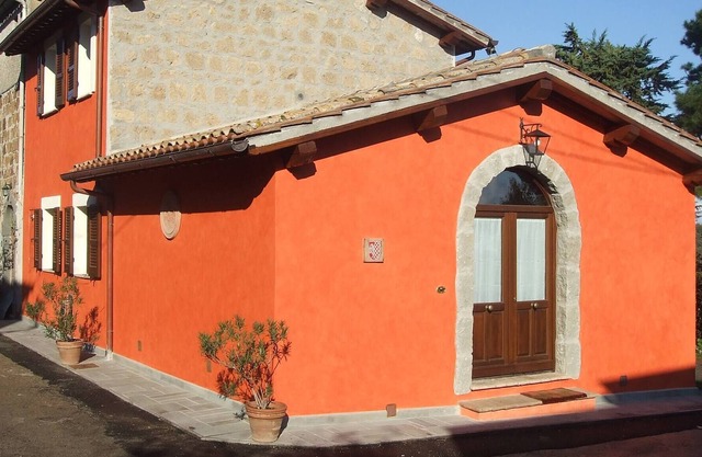 Rotes Haus / Casa Rossa - In der Nähe von Civita Di Bagnoregio