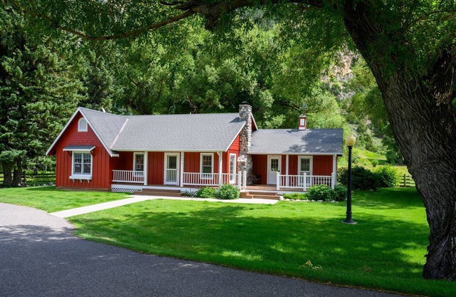 Malerische Paradise Valley Homestead aka das "Rote Haus in Carters Bridge"