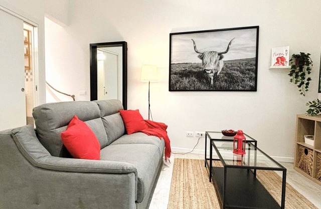 RED LILY APARTMENT