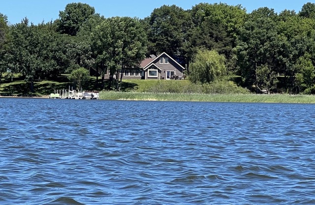 Red Oak Cottage on Pine Lake. 2.2 acres. 200' lakeshore. Sun & Snow.