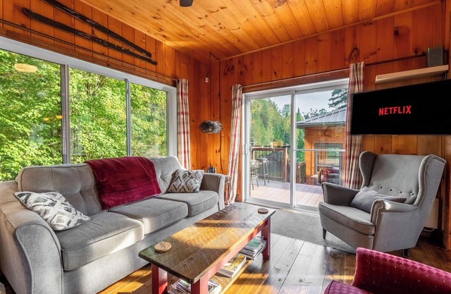 Red Pines Lodge | Spa | BBQ | Riverside