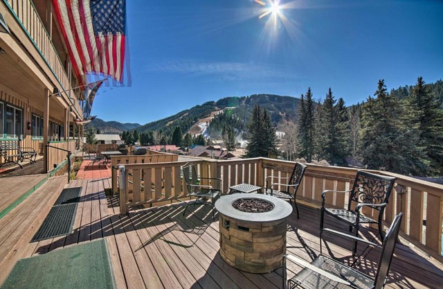 Red River Condo with Fire Pit half Mi to Slopes!