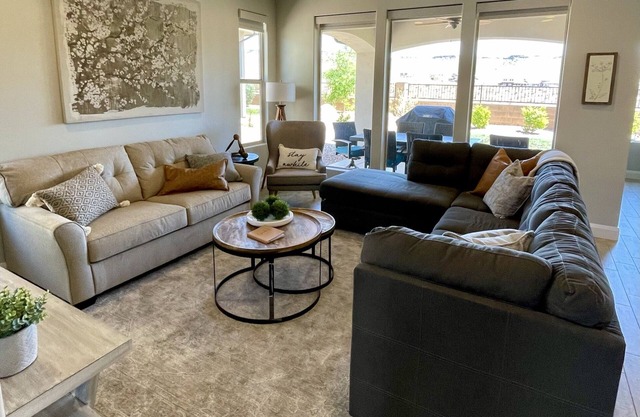 Red Rock Landing- spacious & luxurious 4 bed/4 bath townhouse near Zion w/ VIEW!